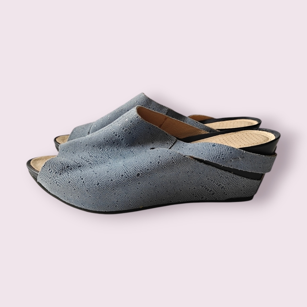 Tsubo 'Ovid' Wedge Sandals In Blue-Grey Snake Skin Suede Size 9 - Picture 2 of 12